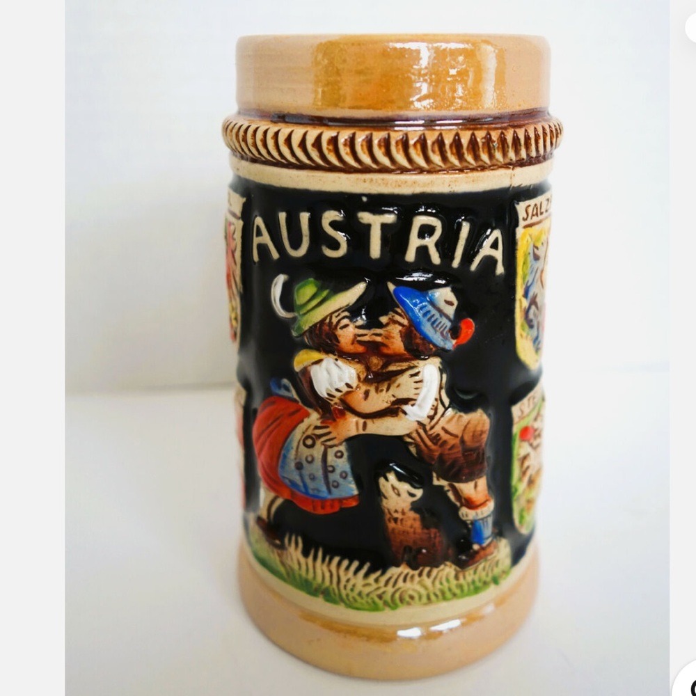 Vintage Austria Beer Stein/Mug King #
1018 1/4 Hand Painted (Never Used)